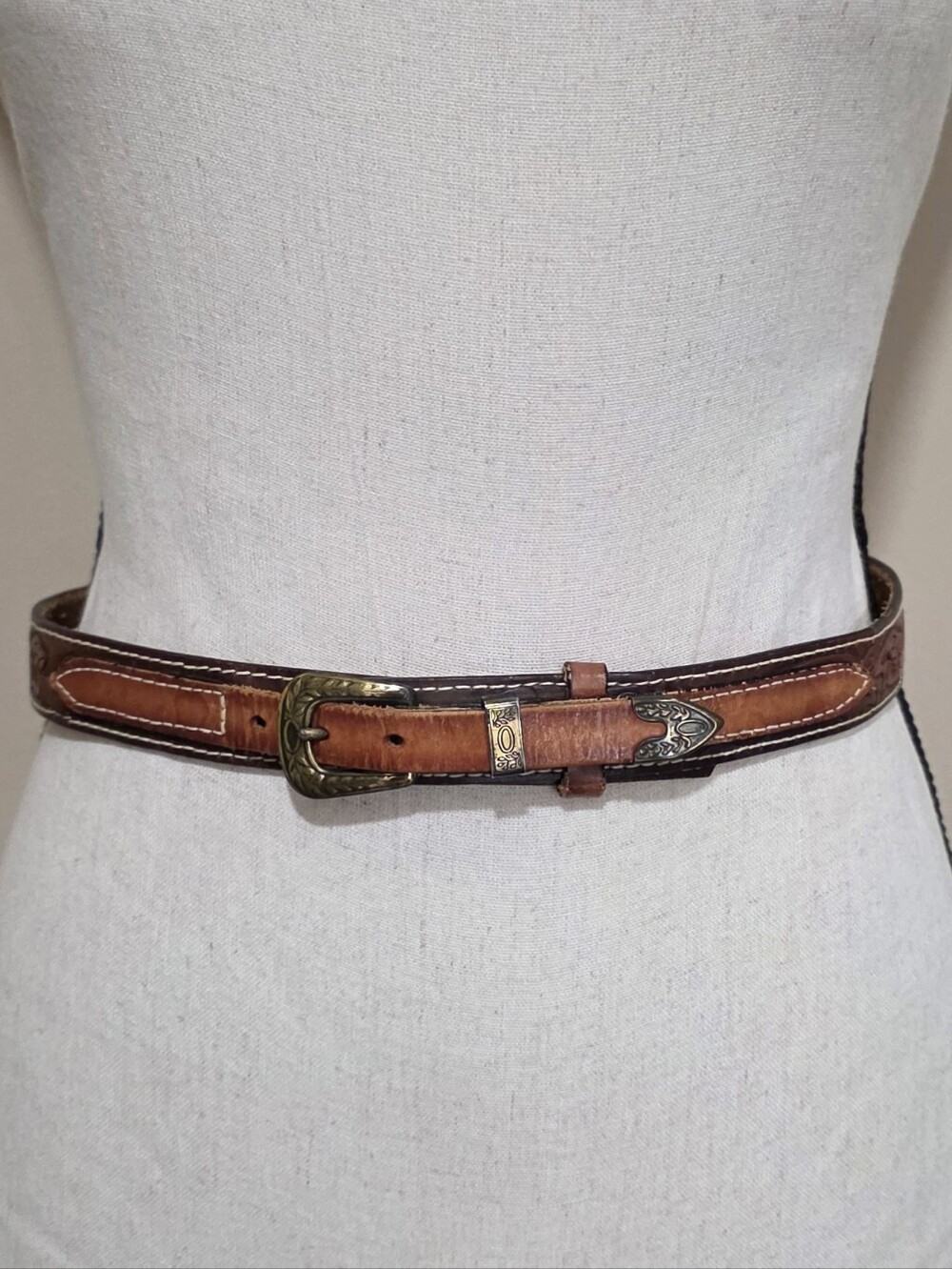 Vintage- Brown Tooled Leather Western Buckle Belt